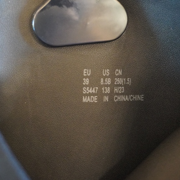 Stuart Weitzman - Black Knee High boots - 8.5 - Picture 5 of 5